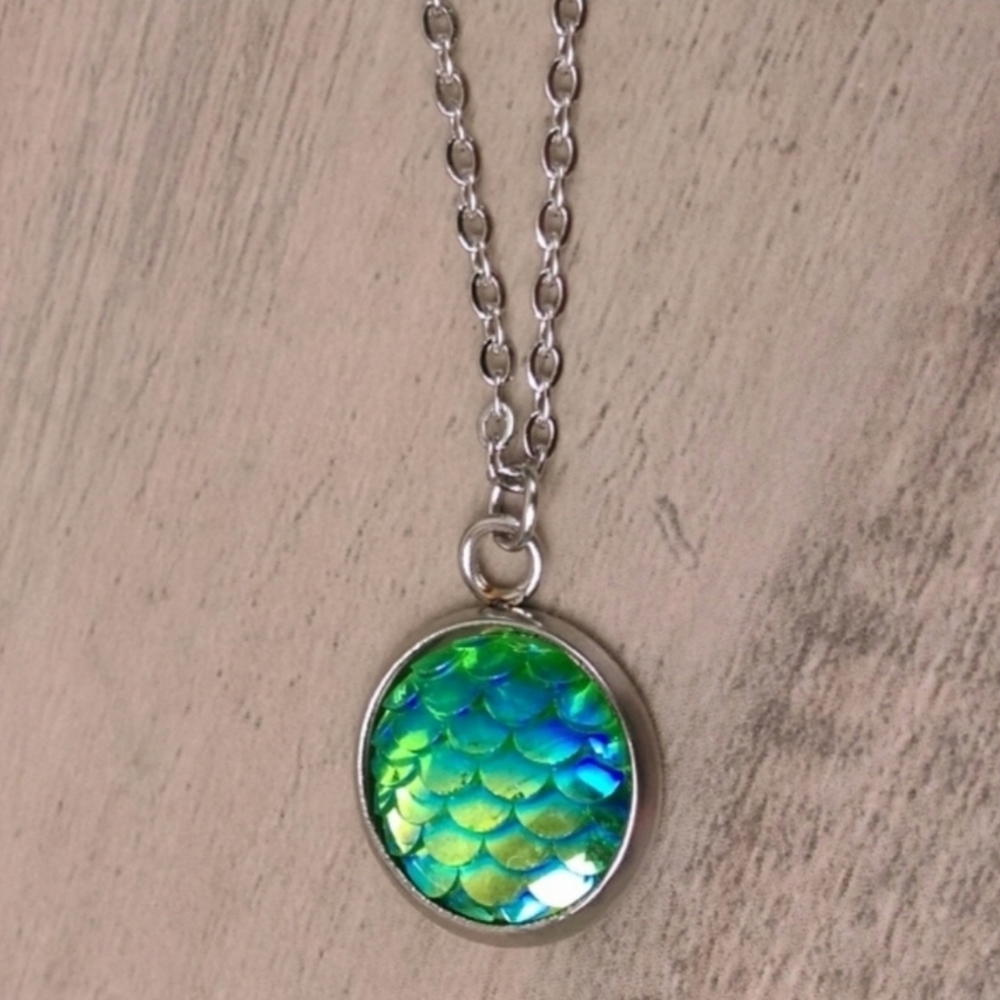 ‼️2/$18‼️ Green Mermaid Scales Charm Necklace